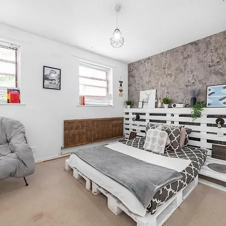 2Bed Garden House W/Hot Tub, Sauna & Cinema Room London Exterior photo
