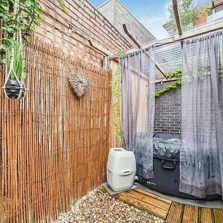 2Bed Garden House W/Hot Tub, Sauna & Cinema Room London Exterior photo