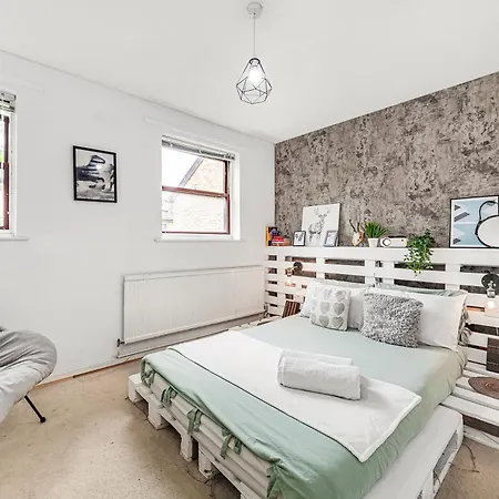 2Bed Garden House W/Hot Tub, Sauna & Cinema Room London Exterior photo
