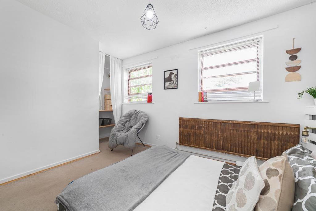 2bed Garden House W/hot Tub, Sauna & Cinema Holiday home London