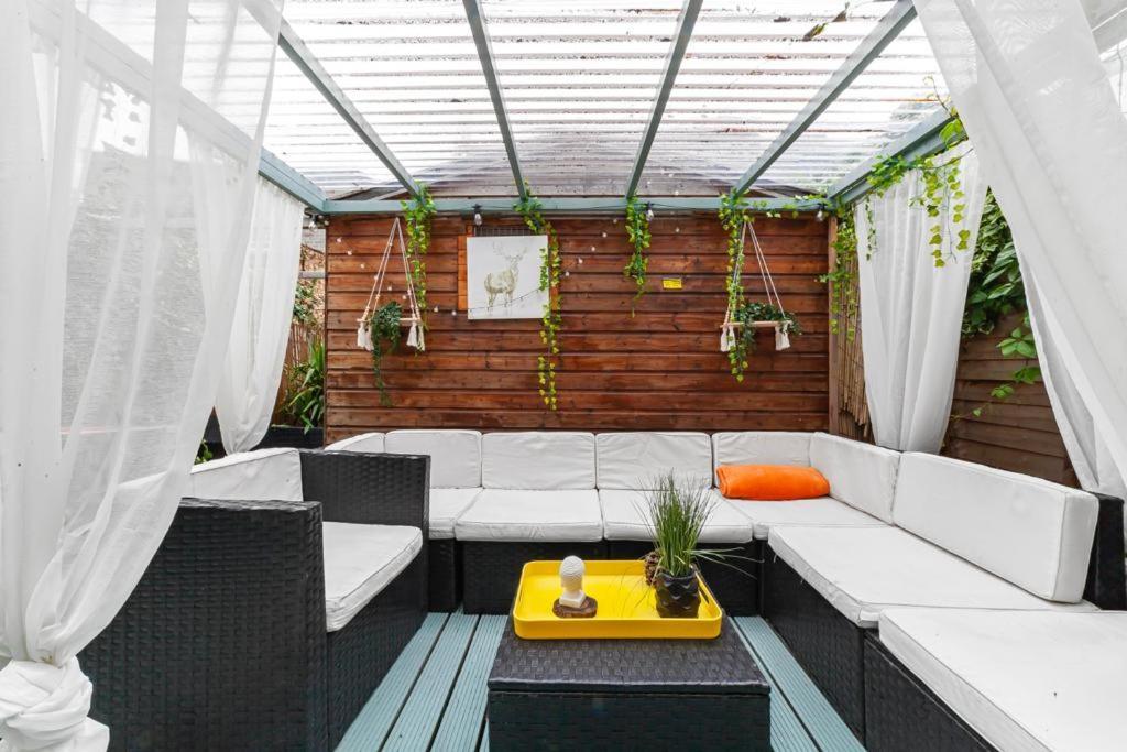 2bed Garden House W/hot Tub, Sauna & Cinema London