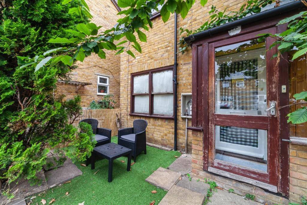 2bed Garden House W/hot Tub, Sauna & Cinema Holiday home *