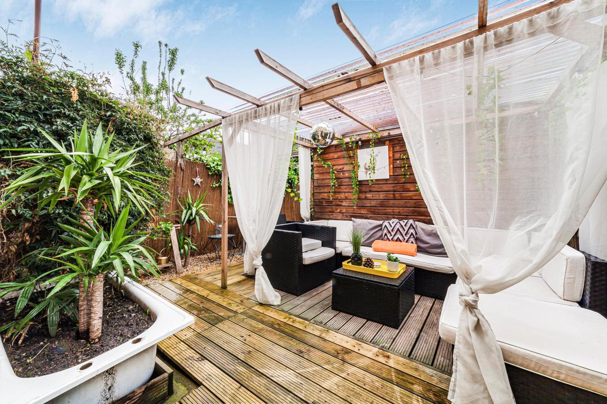 2bed Garden House W/hot Tub, Sauna & Cinema Holiday home