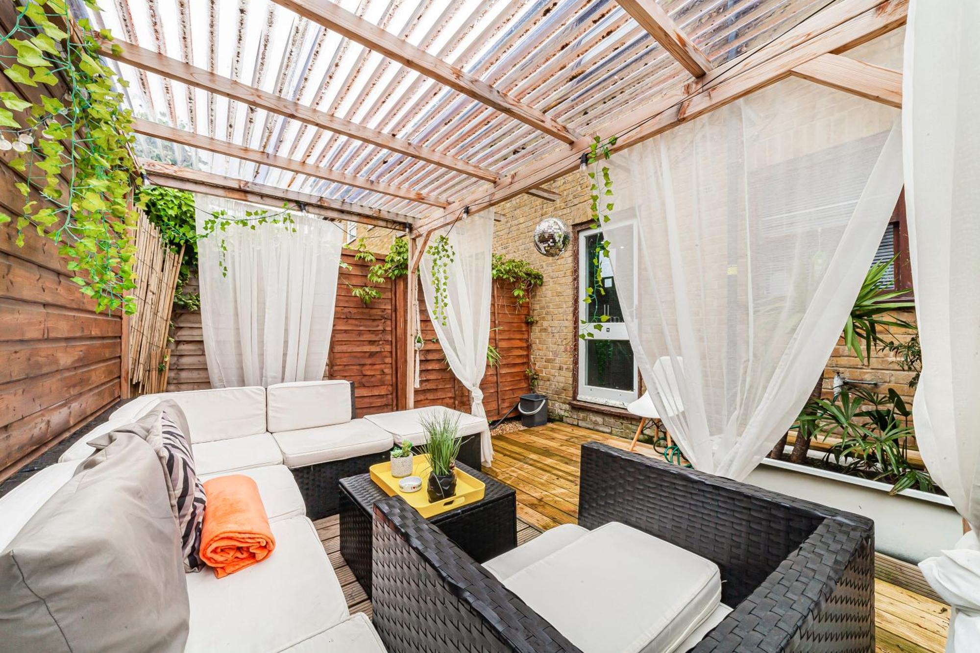 2bed Garden House W/hot Tub, Sauna & Cinema Holiday home