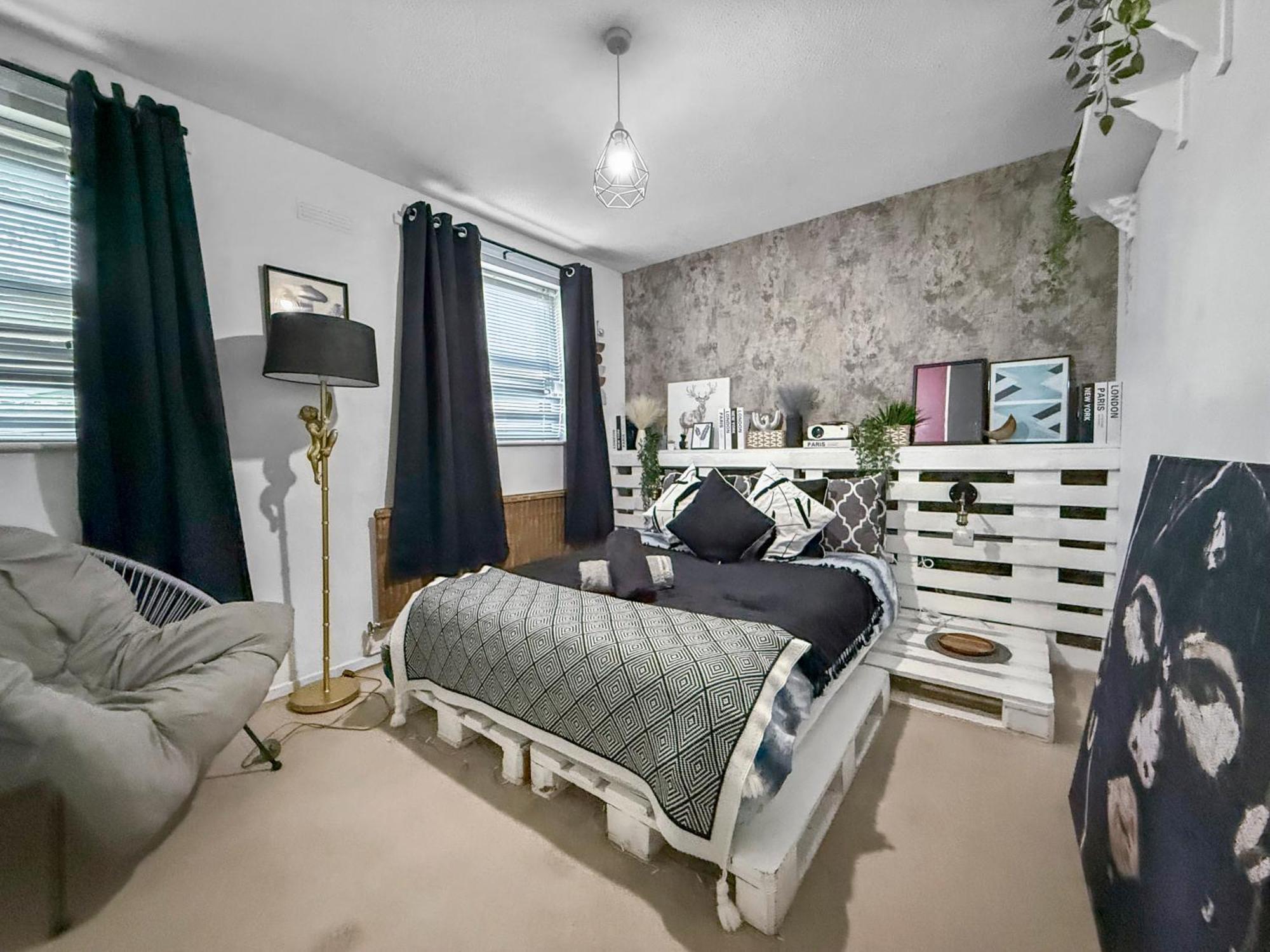 2bed Garden House W/hot Tub, Sauna & Cinema Holiday home London
