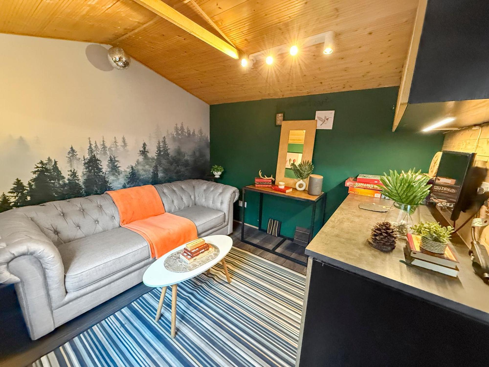 Holiday home 2bed Garden House W/hot Tub, Sauna & Cinema London