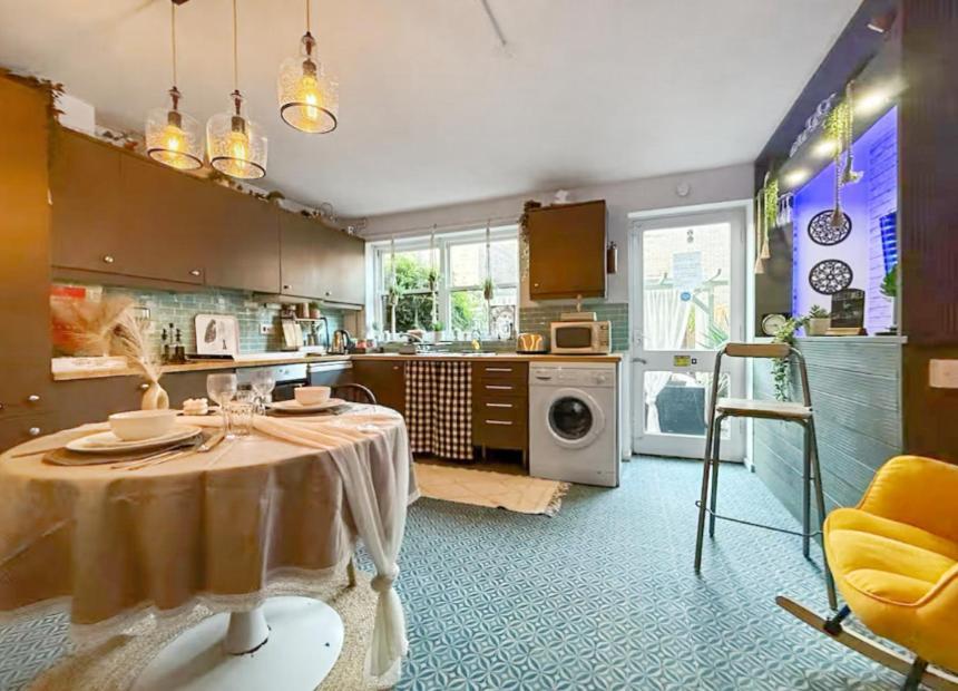 Holiday home 2bed Garden House W/hot Tub, Sauna & Cinema *